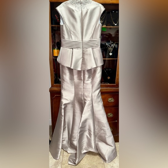 Feriani Couture Embroidered Satin Peplum Gown – Size 12 - Picture 5 of 5